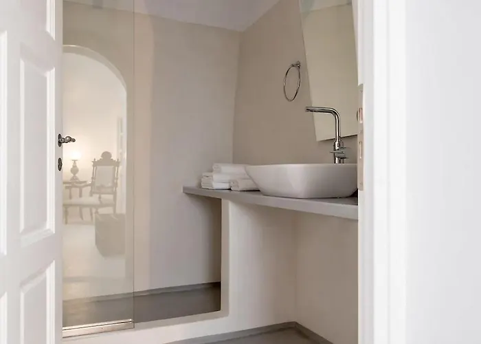 Casasantantonio 18th Century Luxury Mansion Fira (Santorini)